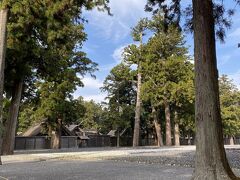 本殿です。

旅行の旅に、数々の神社の行ってますが、一番好きな、神社です。また、この写真が、一番好きな景色です。