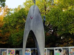 原爆の子供の碑です。
1958年に、原爆で亡くなった子供の霊を慰める為と、世界平和を願って作られたとのことです。
