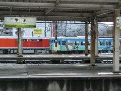 米子駅に戻ると明るくなっていたので、乗り継ぎの合間にうろうろ見学してみます。
妖怪列車バンバン見かけますが記念撮影程度で。