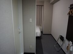 食後は散歩の後、
ホテルチェックインへ。

ホテルはコンフォートホテル仙台東口です。
ビジネスホテルとしては十分な広さ。