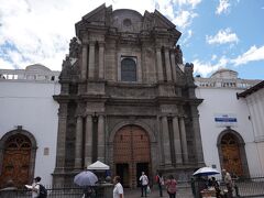 キト大聖堂に隣接したIglesia de El Sagrario　拝観料1人3USD (大聖堂と同じ括りでいいのか分かりませんが…)