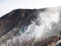 煙で見えませんが、コンクリートの枡で固められています。
前はもっと、土むき出しだったような？？