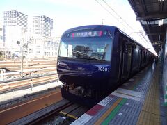 横浜駅は暗いので、海老名で撮影。
この電車、JR東日本のE231系を基本ベースに作成されたそうです。

①相鉄:急行.海老名行
横浜.11:38→海老名.12:11
[乗]相鉄:10603