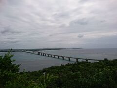 これは、来間島大橋。 
絶景ですねー