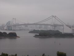 ８月９日午前５時半。
ホテル日航東京（現：ヒルトン東京お台場）で迎える朝。
早く目覚めてしまいました。
お部屋から眺めるレインボーブリッジ。
