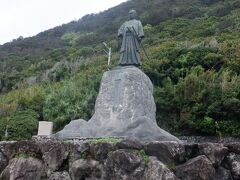 高知の倒幕立役者、龍馬は桂浜、中岡慎太郎はここ室戸岬に像が建てられました。