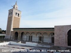 カスバ・モスク(???? ??????)

建立当初はカスバに住んでいた君主専用のモスクでした。


カスバ・モスク：https://en.wikipedia.org/wiki/Kasbah_Mosque_(Tunis)