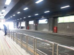 　札幌駅手前で徐行しだし、札幌駅到着が4分ほど遅れて12:01着。ダメもとでバスターミナルに走る。意外と旭川行きのお客さんがいたのでもしかしてバスの出発が遅れているのかなと思って聞いたら、もうすでにバスは出発したとのこと。しかも満員だったとのこと。結局電車が遅れなくても、旭川行きのバスには乗れなかった模様。
