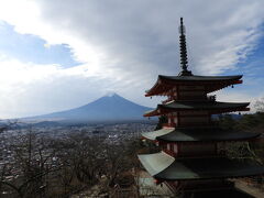 新倉山浅間神社 忠霊塔から富士山