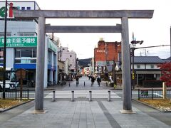 まずは伊勢市駅前から続く、「伊勢神宮外宮（げくう）参道」を通って、外宮を目指します。