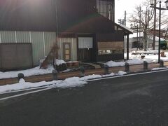 時刻はまもなく１３時を回るところであったので駅前の蕎麦屋で昼食を取ります。