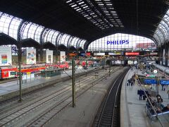 2分遅れの18:55ハンブルク中央駅到着。