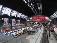 駅でパンを2つ買って、8:19の電車に乗った。