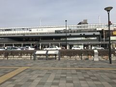 福山駅下車。

駅は、福山城三の丸跡にあり、駅のホームからは目の前に伏見櫓・筋金御門（ともに国の重要文化財）が一望できる。

バスに乗り換え鞆の浦に向かう。
鞆の浦からの帰路、福山城跡を観光する。
