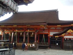 二条城の後は八坂神社をお参りしました。