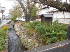 小幡の町を流れる雄川堰。
水の音がまた心地いいんだわ。