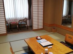 成田山新勝寺総門前の若松本店へチェックイン。
昔ながらの旅館ですが、スタッフの心配りができていて、気持ちよく過ごせました。