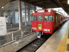 　名古屋の真っ赤な列車に乗って西春駅へ。