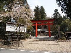 10：40　丹生川上神社　下社
式内社　二十二社
創建は不明　676年「人声の聞こえざる深山に宮柱を立てて祭祀せば、天下のために甘雨を降らし、霖雨を止めむ」との御神誨によって創建されたと伝わります。

日本書紀には神武天皇の東征の時に、天野香具山の土で皿や壺を作って丹生川上で天神地祇を祀ったと書かれています。