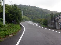 台風と室戸岬をなんとかクリアできました。しかしまだまだ難所が続くのが四国お遍路のすごいところです。急勾配の舗装道路を登ります。