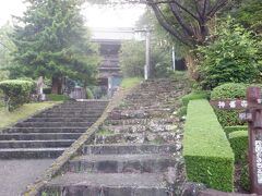 1時間半歩きようやく神峯寺の入口に着きました。高知の関所、遍路ころがしをクリアできた！と思ったのですが、