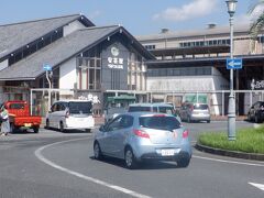 道沿いに土佐くろしお鉄道が走ります。歩きお遍路さんは足休めに活用する鉄道だそうです。主要駅の安芸駅に立ち寄って鉄分補給しました。