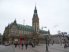 1886年～1897年にかけて建設されたネオ・ルネッサンス様式のハンブルク市庁舎。市庁舎だけでなく、ハンブルク州議会の議事堂でもある。