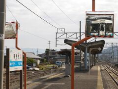 土讃線は単線なので
列車交換待ちや通過待ちが結構あって
停車時間が長くていい