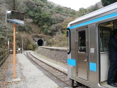 ハイ、到着
さっきあのトンネルくぐって来ました