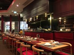 入店したのが深夜でしたのでお客さんはまばらでした。