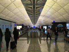 香港国際空港、なんとも幻想的なターミナルでした。