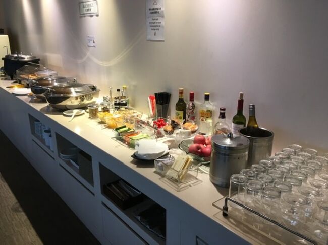 アルコール、ホットミールなど、一通り、揃ってました。