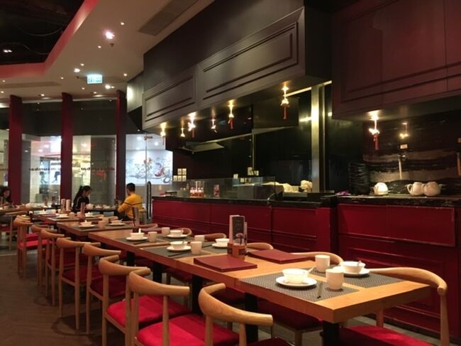 入店したのが深夜でしたのでお客さんはまばらでした。