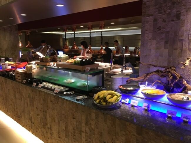翌日、朝食バイキングに。