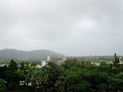 石垣島の2日目の朝はどんより曇った空と小雨という生憎の天候でした。