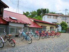 中尊寺の坂道の入口に駐輪場がある。