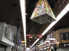 大街道から歴史ある商店街の松山銀天街に続く