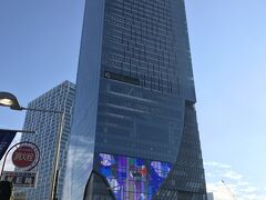 【渋谷スクランブルスクエア】2019年11月1日に東棟が開業。
・渋谷駅の直上に位置し、第2期に当たる中央棟・西棟は2020年3月31日をもって閉店し解体された東急百貨店東横店（南館）跡地に、2027年開業予定。
・地上47階、地下7階で構成。渋谷エリアで最も高いビル
・45階～屋上には、展望施設「SHIBUYA SKY（渋谷スカイ）