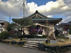 「総湯 菊の湯」

共同浴場。男性用です。
今回は入りませんでしたが、入浴料は460円。
松尾芭蕉も愛した山中温泉の共同浴場。
山中温泉は1300年の歴史があるんだそうです。