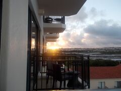 ８月１９日。旅の５日目。
ホテル日航アリビラで迎える朝。
今日もとってもいいお天気。アリビラ入りしてからはいい天気が続いています。