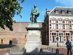 ユトレヒト市庁舎前。ヤン・ファン・ナッソー、オランダ独立戦争で活躍された方だそうです。存じ上げず失礼しました。