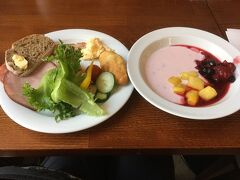 ホテルの朝ご飯はバイキングです。毎日美味しく頂きます。