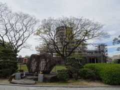 5分ちょっとで到着しました。
広島行を決めてから、原爆ドームも厳島神社の大鳥居も改修工事中だと知りました。なぜ世界遺産を２つとも同時に工事するのでしょう(´･ω･`; )