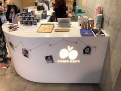 東京・新大久保【DOMO CAFE】

2017年7月にオープンした【ドウモカフェ】の写真。

地下にお店があります。大行列です。
