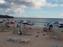 夕方。アリビラのマリンハウスで行っているサンセットセーリングへ。
ニライビーチを通って。