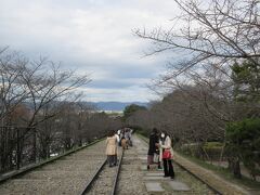 地下鉄を乗継いで東西線の蹴上げへ。
南禅寺へ行く前にインクラインへ。