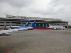 那覇空港に到着！
NH1723 OKA-MMY (12:35-13:30)
空港でA&Wで昼食を食べていざ宮古島へ！