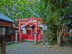宇治山田駅まで歩いている途中で住宅街の中にあった神社。