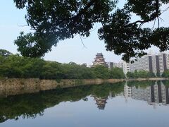 早起きして広島城へ。