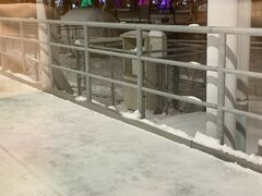 19：10
田沢湖駅到着！
雪！
雪！
あれ？
向こうのイルミネーションなんだろう～